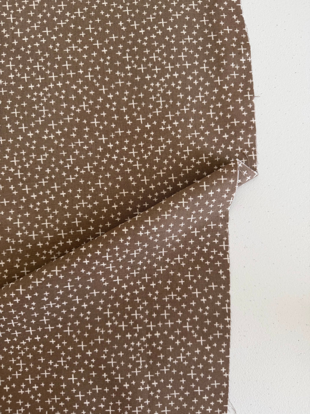 Leo & Savannah Criss Cross Taupe