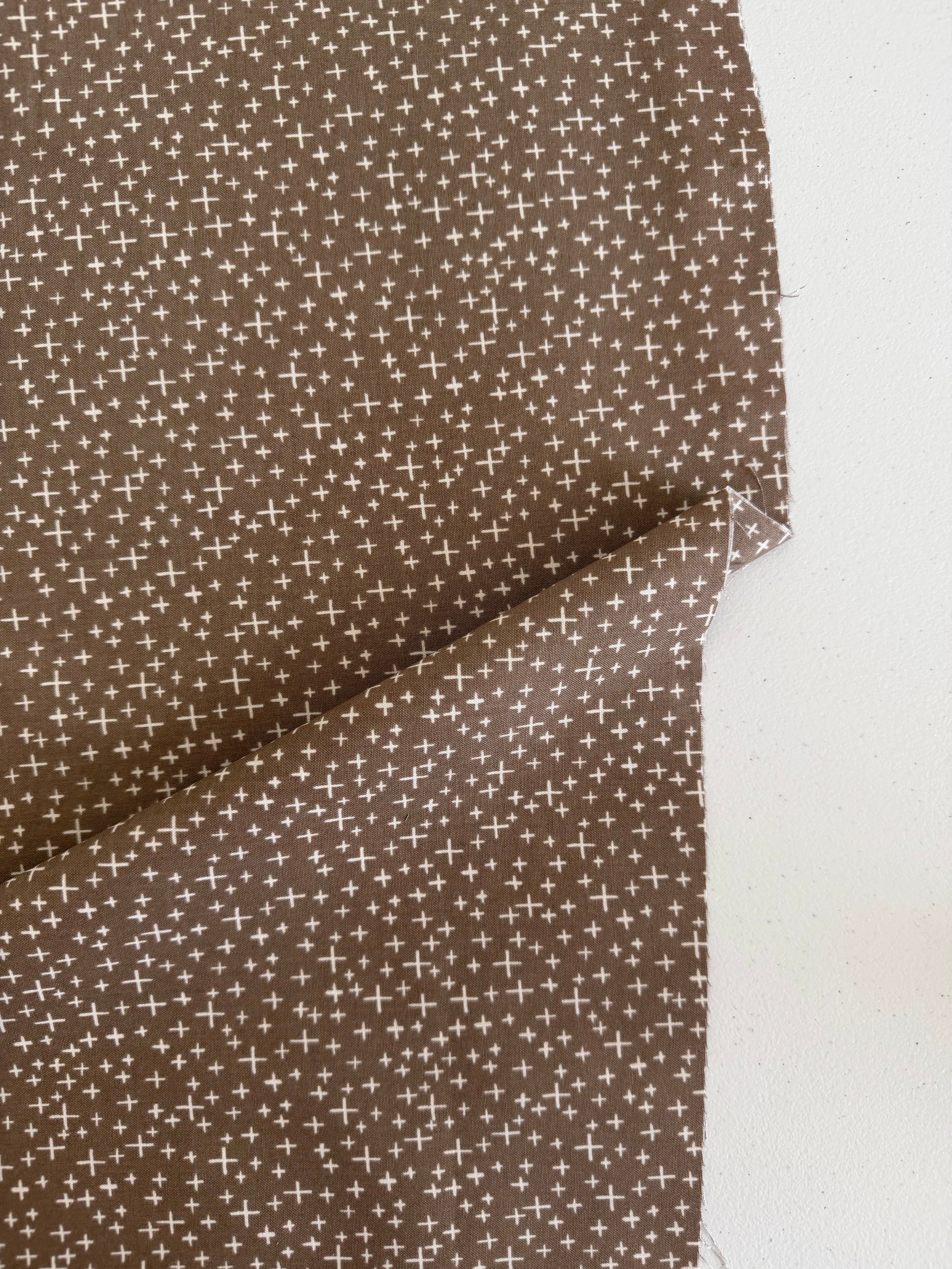 Leo & Savannah Criss Cross Taupe
