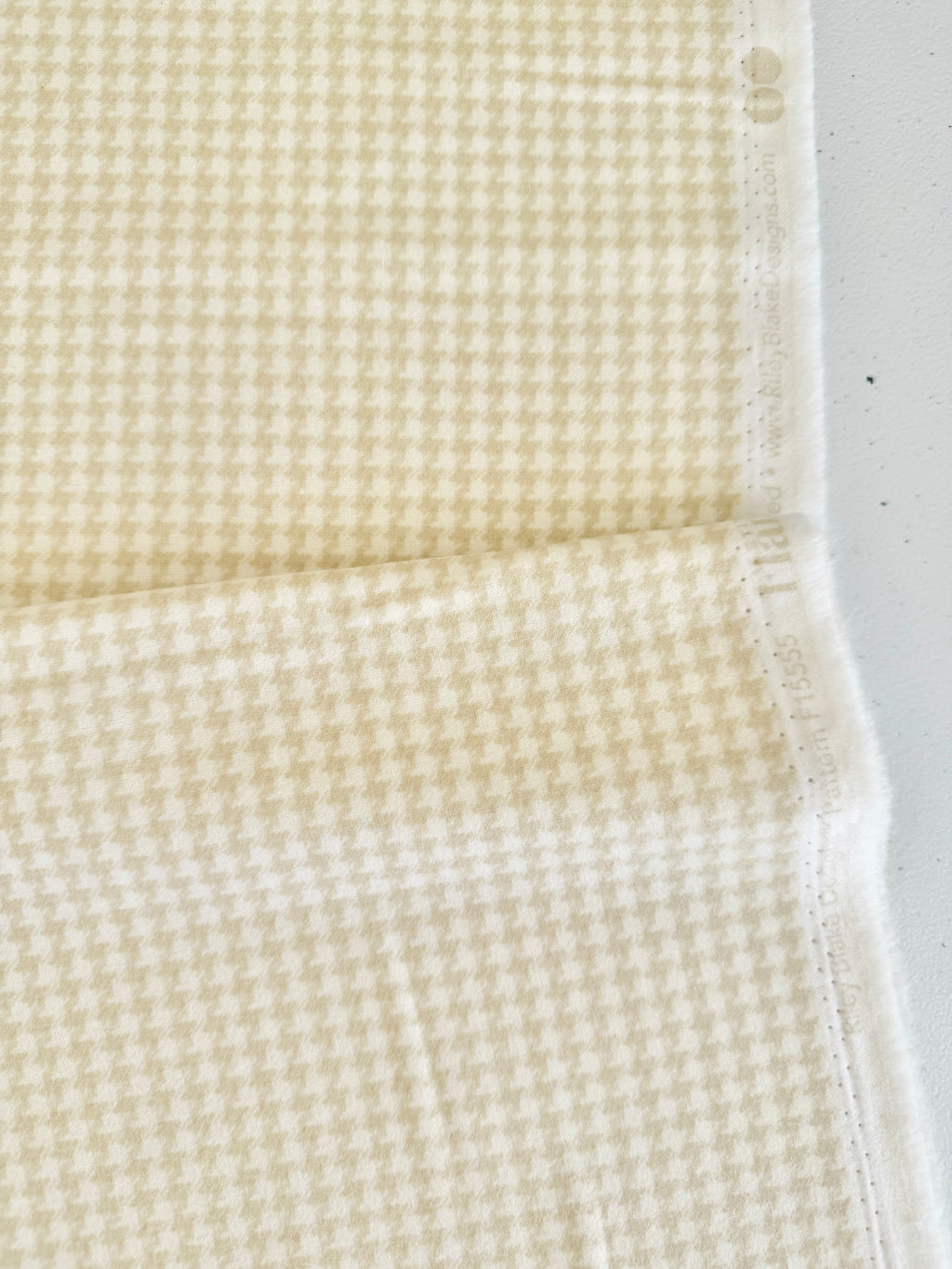 Stitcher's Flannel Houndstooth Cream